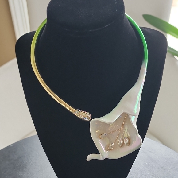 Betsey Johnson Jewelry - Betsey Johnson Iridescent White Calla Lily Necklace with Gold Collar
